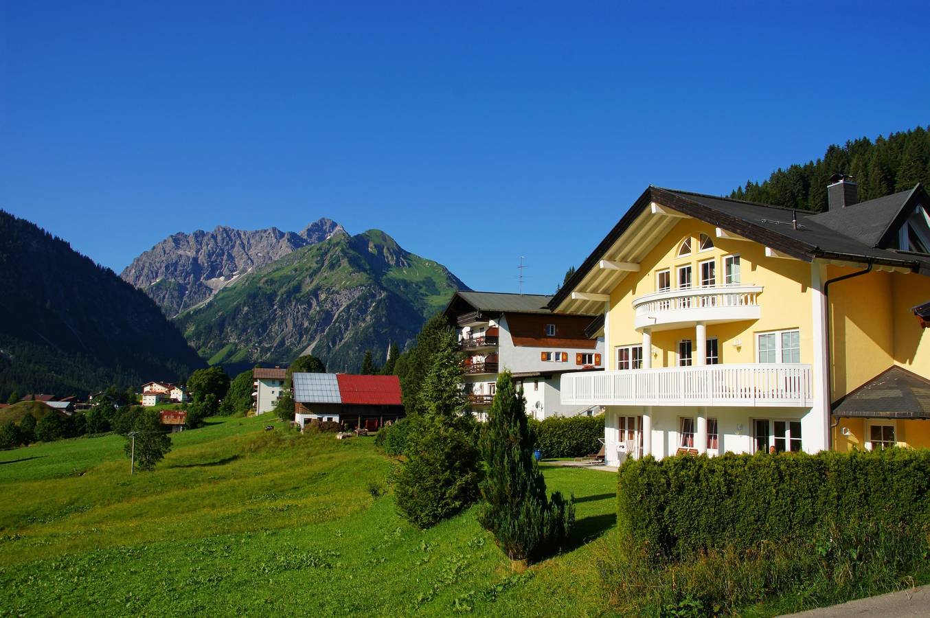 Ganze Ferienwohnung, Apartment/2 Schlafräume/Dusche, Wc/Garten in Mittelberg, Kleinwalsertal
