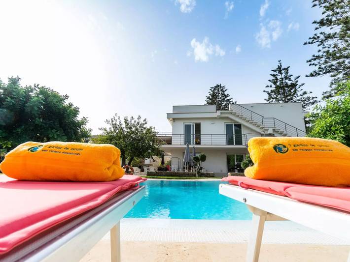 Gîte pour 7 personnes, avec piscine et jardin à Donnalucata