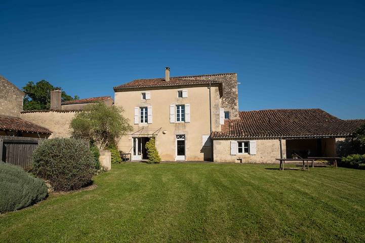 Location de vacances pour 10 personnes, avec terrasse et jardin à Gazaupouy