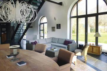 Gîte pour 8 personnes, avec terrasse à Sainte-Colombe