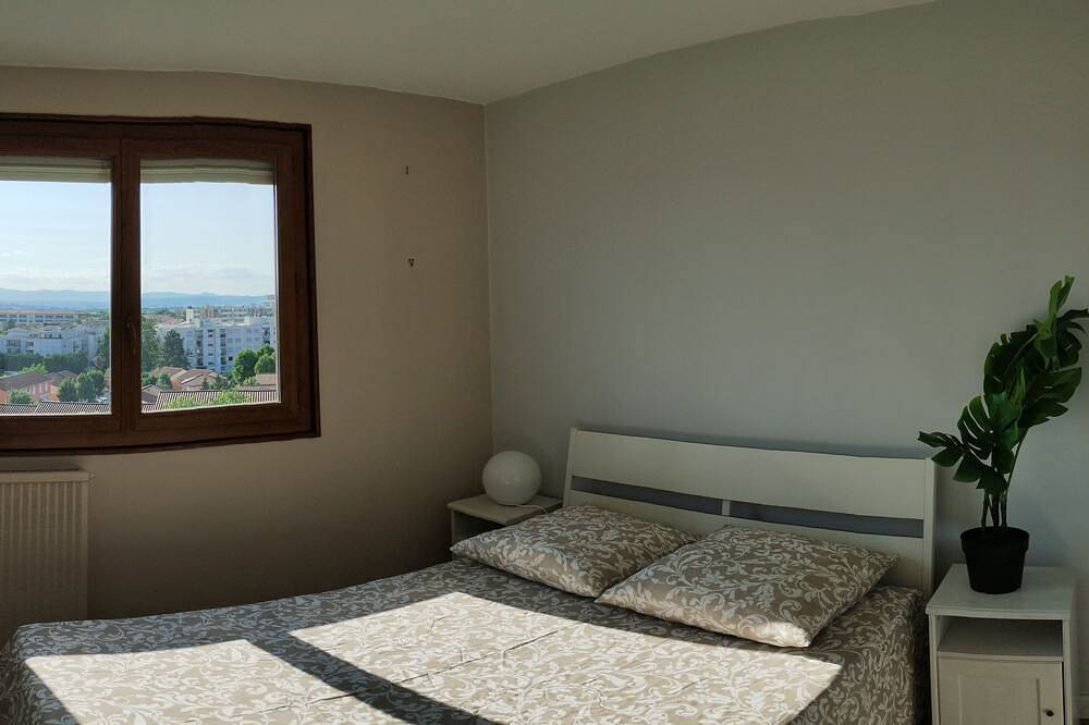 Entire apartment, Résidence du Parc de Lyon-est 102m², 5 Chambres in Saint-Priest, Rhône