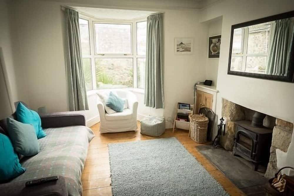 Open plan house 1 minute to beach and St Michaels Mount causeway in Marazion, Cornwall