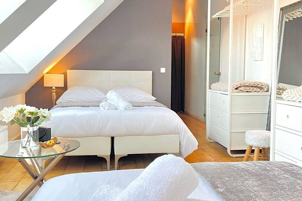 Apartamento entero, Loft dúplex moderno con balcón y gimnasio in Schaerbeek, Región de Bruselas