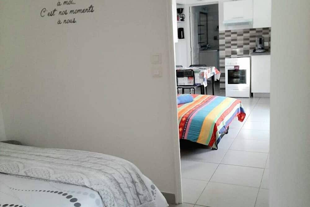 Tourves, kleines unabhängiges Haus, ruhig, sauber, Schwimmbad, Grill, Wifi. Clim. in Tourves, Brignoles Region