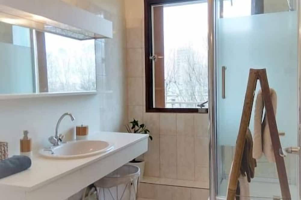 Ganze Wohnung, Budget apart with parking and balcony in Saint-Denis, Seine-Saint-Denis