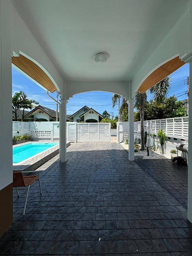 Location de vacances pour 6 personnes, avec terrasse ainsi que piscine et jardin, animaux acceptés dans Ban Bang Saen - 4