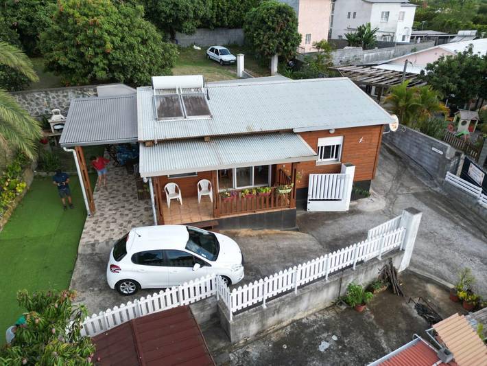 Gîte pour 6 personnes, avec terrasse et jardin à Saint Gilles les Hauts