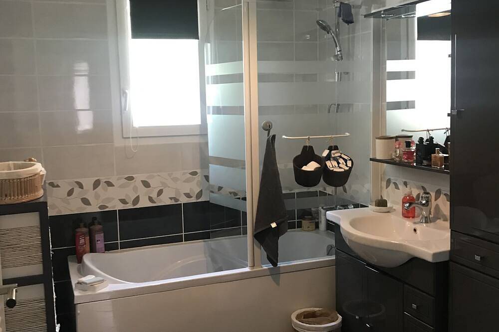 Modern villa to share with host in Digne-les-Bains, Alpes-de-Haute-Provence