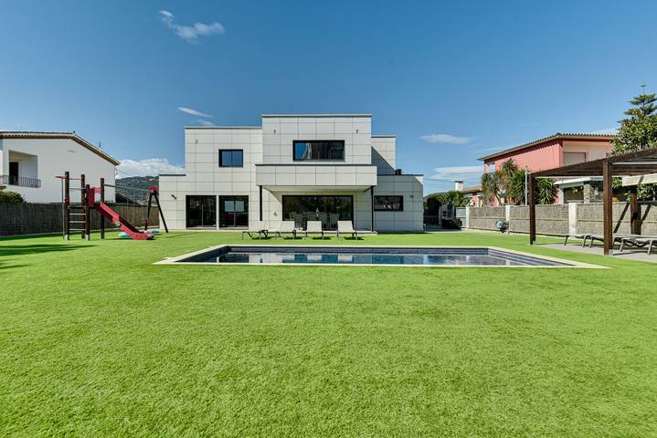 Location de vacances pour 9 personnes, avec jardin et terrasse à Pineda de Mar - 3