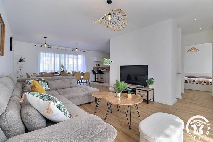 Gîte pour 10 personnes, avec sauna et jacuzzi ainsi que terrasse et jardin dans Saint-Aubin-du-Cormier - 2