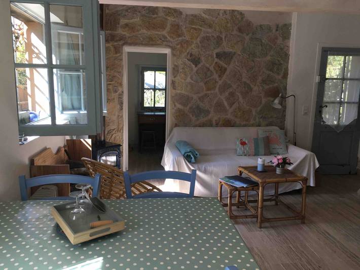 Casa vacacional 'Le Cabanon Vue Sur La Vallée' con balcón y Wi-Fi in Le Bar-sur-Loup, Costa mediterránea (Francia)