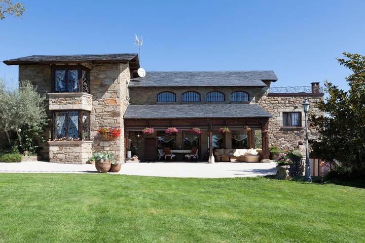 Casa rural para 18 personas, con jardín además de jacuzzi y piscina en La Carballeda - 2