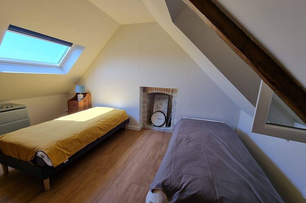 Pretty fisherman's cottage, close to the sea in Camaret-sur-Mer, Iroise