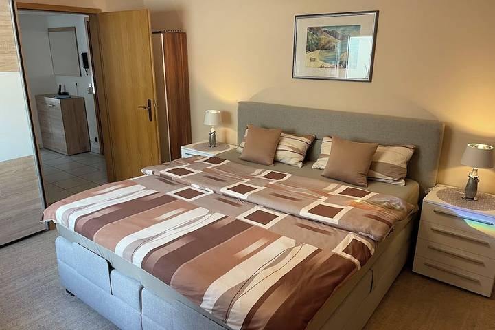 Ganze Wohnung, Ruhige Südwohnung mit Terrasse, Badesee zu Fuß erreichbar in Forchtenberg, Hohenlohe