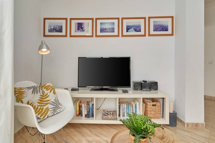Entire apartment, Holiday Apartment with Private Pool near the Beach with 2 Terraces and Wi-Fi in Playa de Burriana, Nerja
