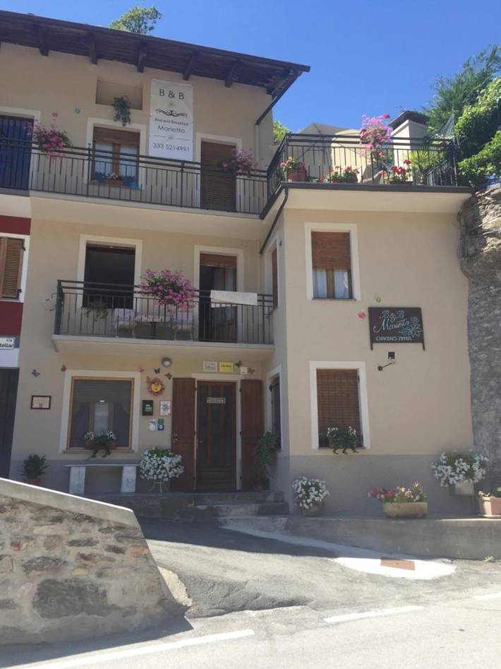 Location de vacances pour 2 personnes, avec Balcon ainsi que Terrasse et Vue à Melle (Piemont)