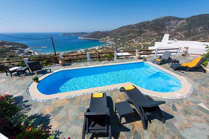 Location de vacances pour 7 personnes, avec piscine ainsi que vue et jardin, animaux acceptés dans Platis Gialos Sifnos - 2
