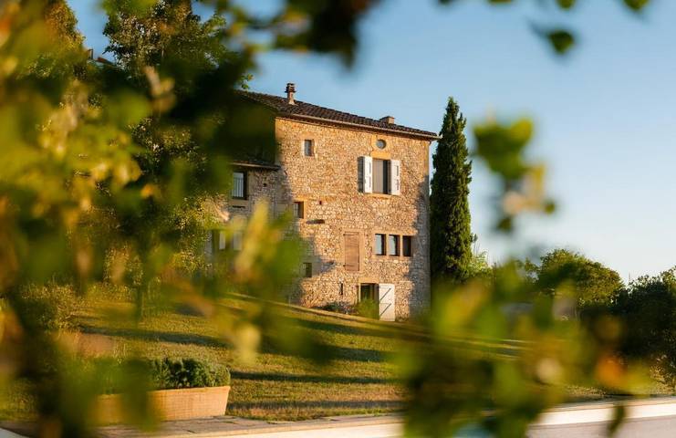 Gîte pour 2 personnes, avec Balcon et Terrasse ainsi que Jardin et Piscine à Larroque