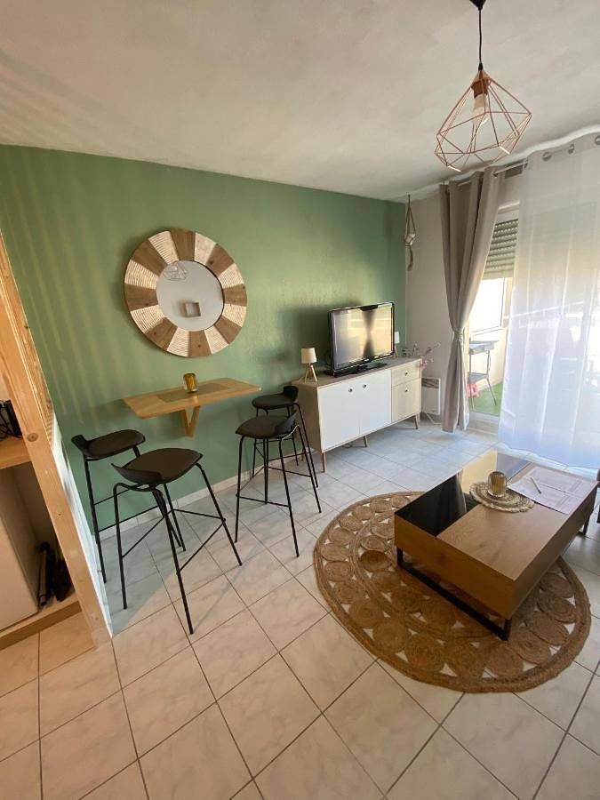 Appartement entier, Studio cosy climatisé avec piscine parking Centre de Brignoles in Brignoles, Région de Brignoles