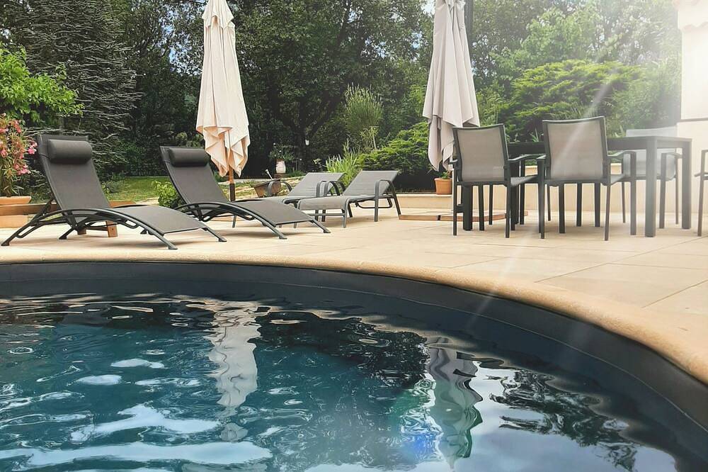 Abrianou maison chambre d'hôtes avec piscine et petit déjeuner complet inclus in Dauphin (homonymie), Parc naturel régional du Luberon