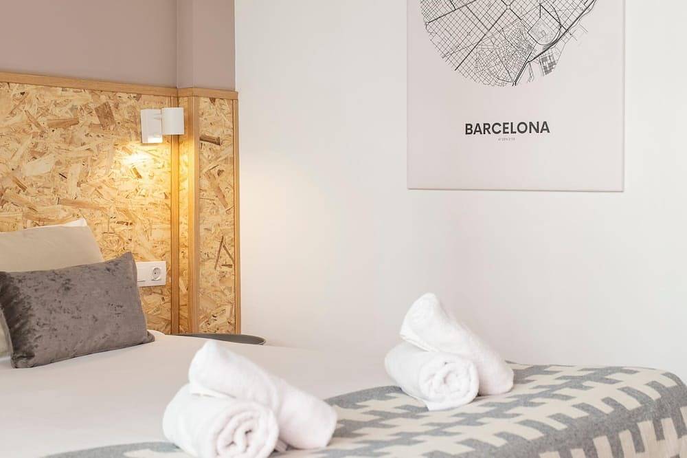 Entire apartment, 21 Bright, cozy Apt. with balcony in Gracia in Barcelona Centre, Barcelona