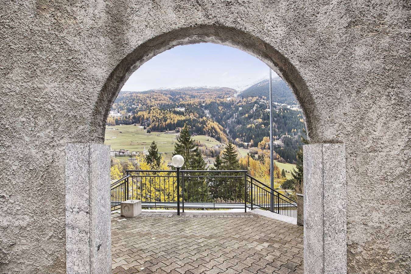 Entire apartment, Apartment 'Le Sorgenti' with Mountain View, Shared Garden and Balcony in Cepina, Valdisotto