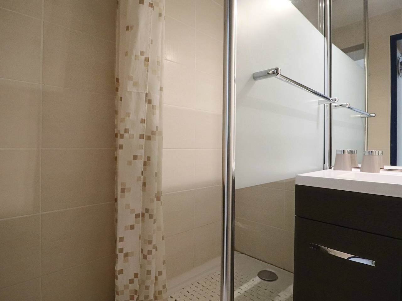 Entire apartment, Air-conditioned 2-room in Sète with sea view terrace in Sete, Côte d'Améthyste