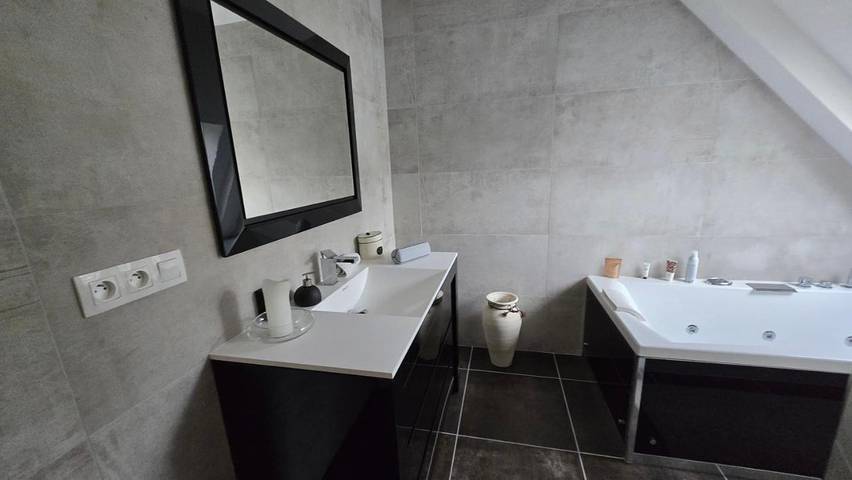 Gîte pour 6 personnes, avec jardin ainsi que piscine et vue à Saint-Pavace - 4