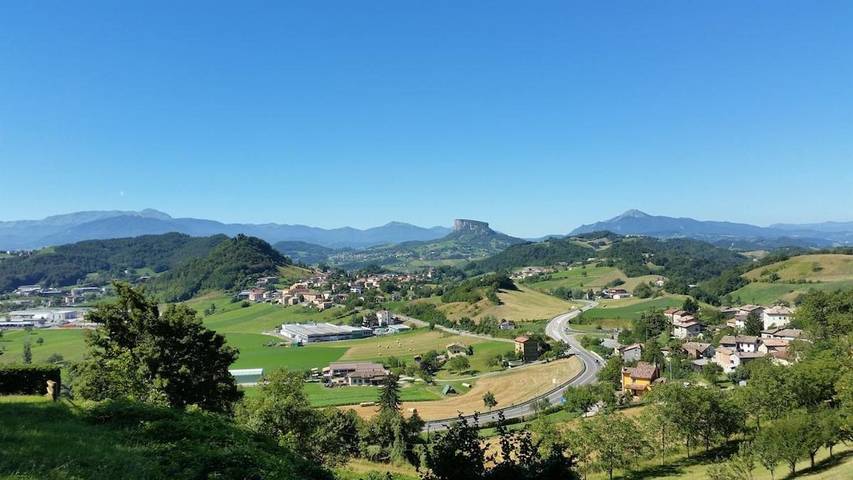Gîte pour 5 personnes, avec Balcon et Terrasse ainsi que Jardin et Vue à Castelnovo ne' Monti - 2