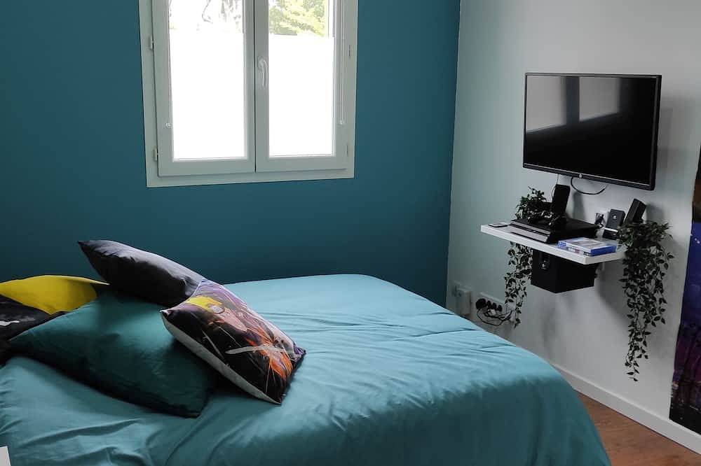 Provence house with indoor swimming pool in Pélissanne, Aix-en-Provence region