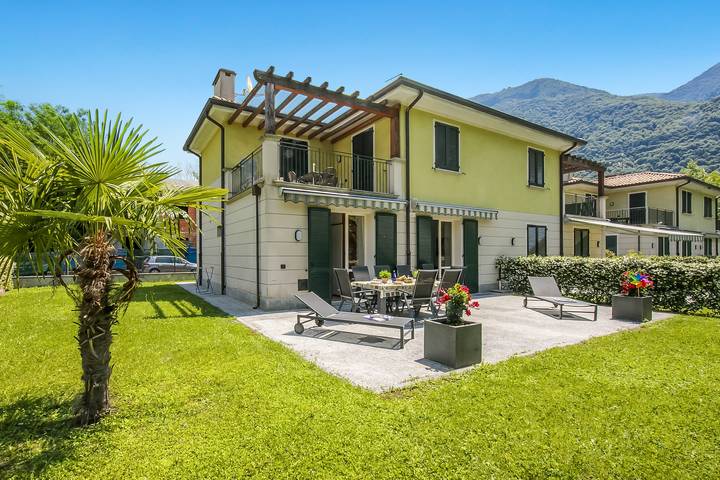 Ferienwohnung für 6 Personen, mit Terrasse und Seeblick, kinderfreundlich am Luganersee