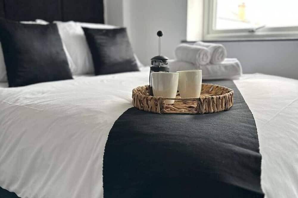 Hel leilighet, Modern Newly Renovated flat - Elstree & Borehamwood Railway Station in Elstree and Borehamwood, Hertfordshire