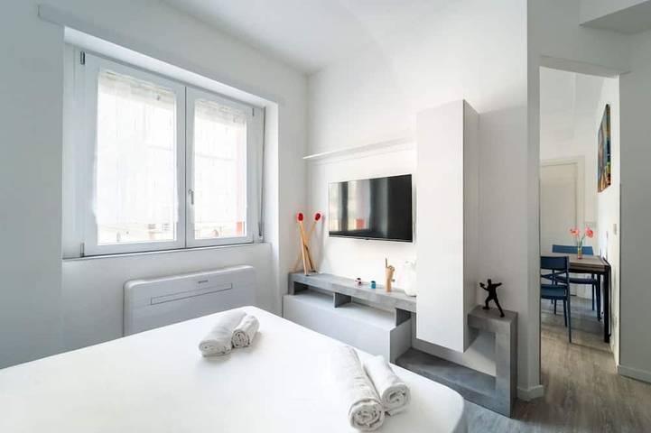 A bright and welcoming 36 square meters loft, perfect for two people, located on the first floor of a building with an elevator (Not accessible to disabled guests).The property is located in a quiet area of ​​Trieste, well-served by major amenities s in Triest, Triest Provinz