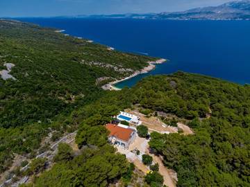 Villa for 12 People in Pucisca, Split-Dalmatia, Photo 2