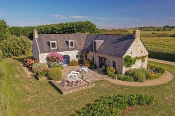 Gîte pour 6 personnes, avec vue ainsi que jardin et sauna, animaux acceptés dans Plage Tronoën