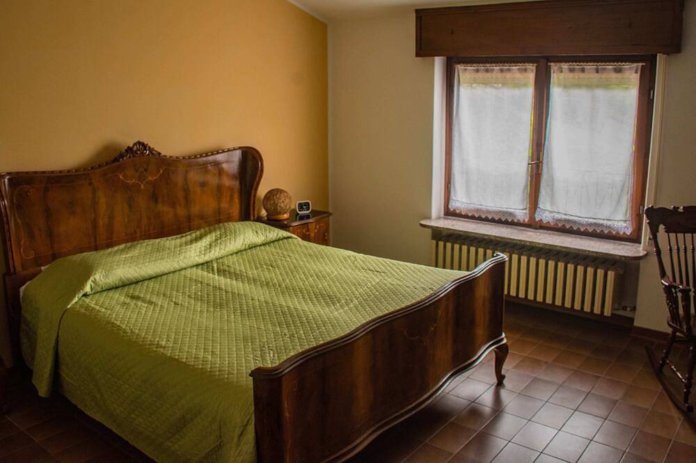 Ganze Wohnung, Aunt Maria's - Torrezzo Apartment. Your terrace on Lake Endine in Monasterolo del Castello, Prealpi Bergamasche Orientali