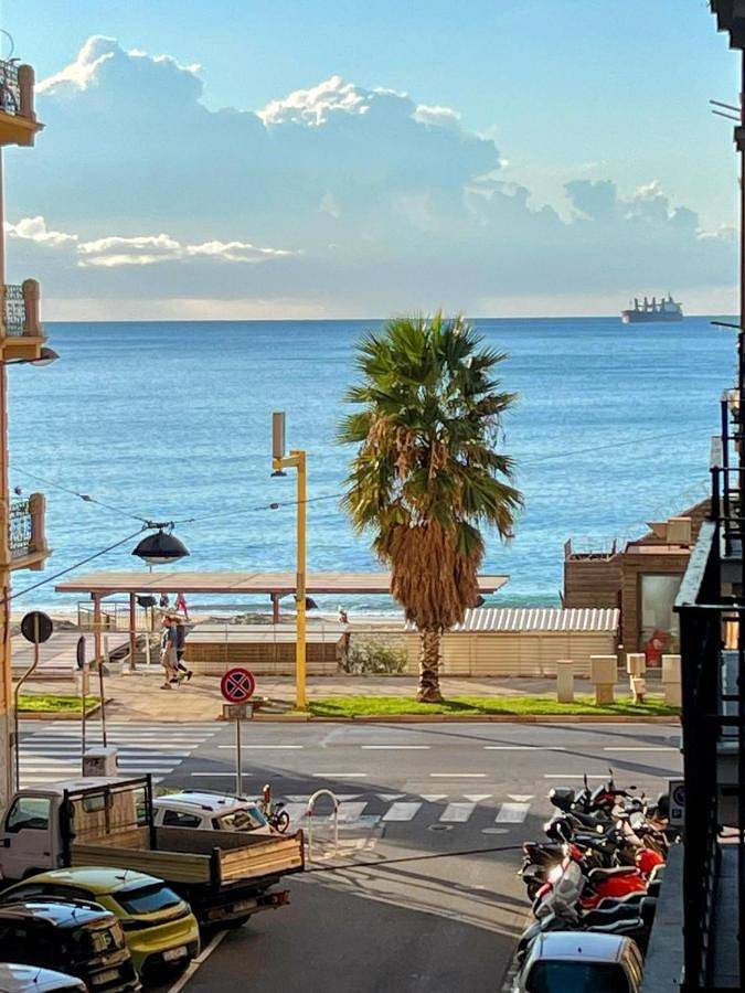 Casa B&B Paganini -If you book 2 rooms you have the whole house to yourself in Spiaggia libera delle Fornaci, Savona
