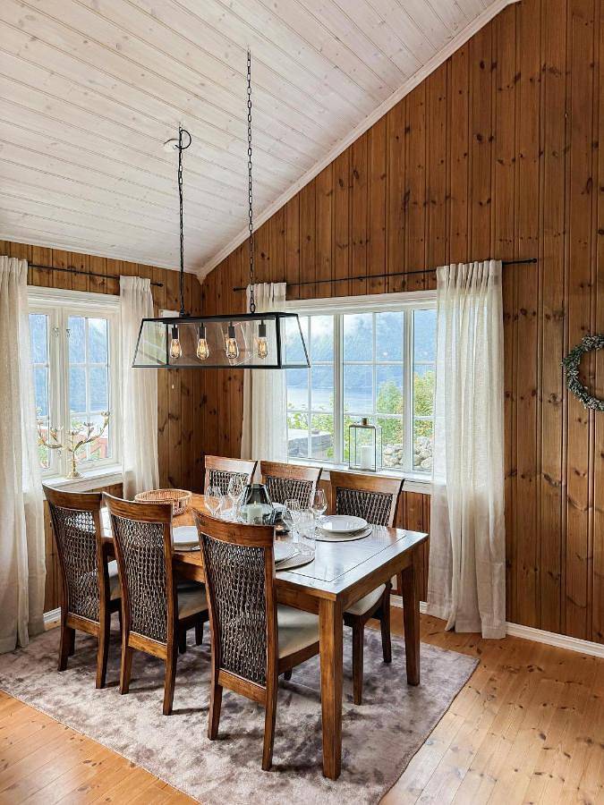Panoramic Cabin With Fjord Views In Valldal in Linge, Norddal