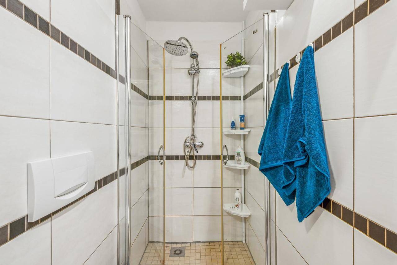 Geheel appartement, Zentrale Lage ... Ideal für Geschäftsleute, Monteure, Familien...3 Zimmer, Wlan, Smarttv in Mettmann, Kreis Mettmann