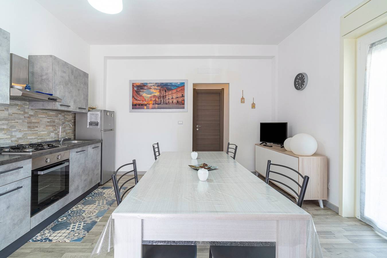 Appartement entier, Appartement 'Sole Vue Jardin' avec Vue Mer, Wi-Fi et Climatisation in Fontane Bianche, Cassibile