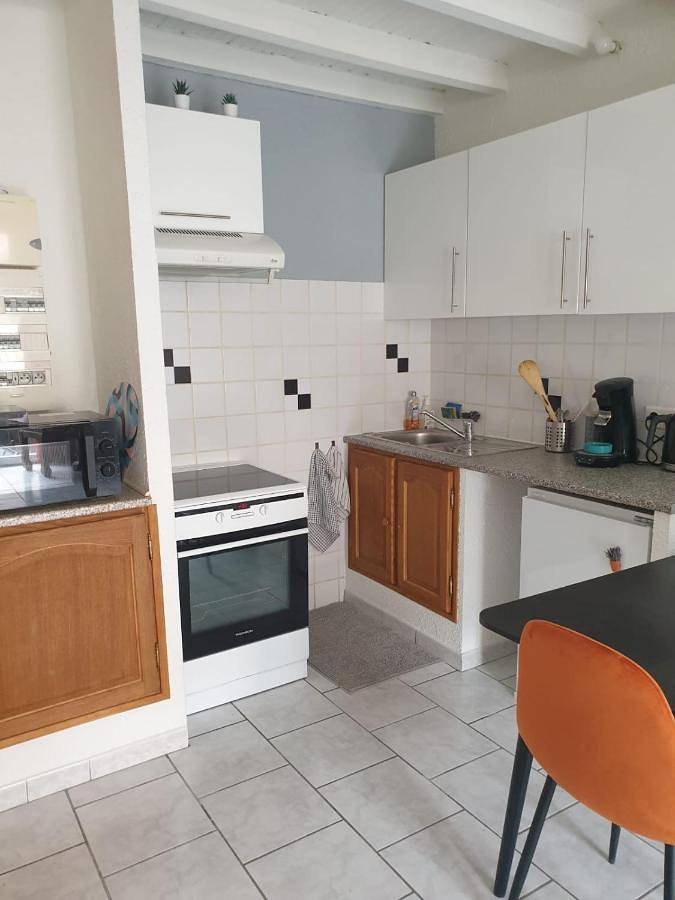Appartement entier, Studio tout confort centre ville - Balcon, Clim, Tv, Wifi in Mazan, Parc naturel régional du Mont-Ventoux
