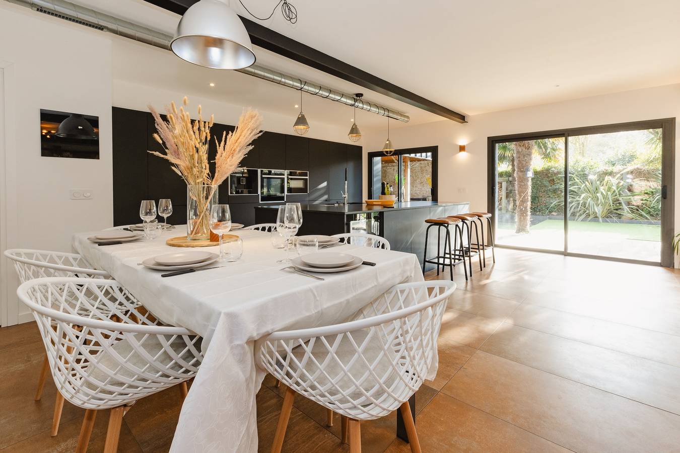 Le Loft Black & Wood - Piscine privé et grande terrasse à 20 min de Rennes in Pacé, Région de Rennes