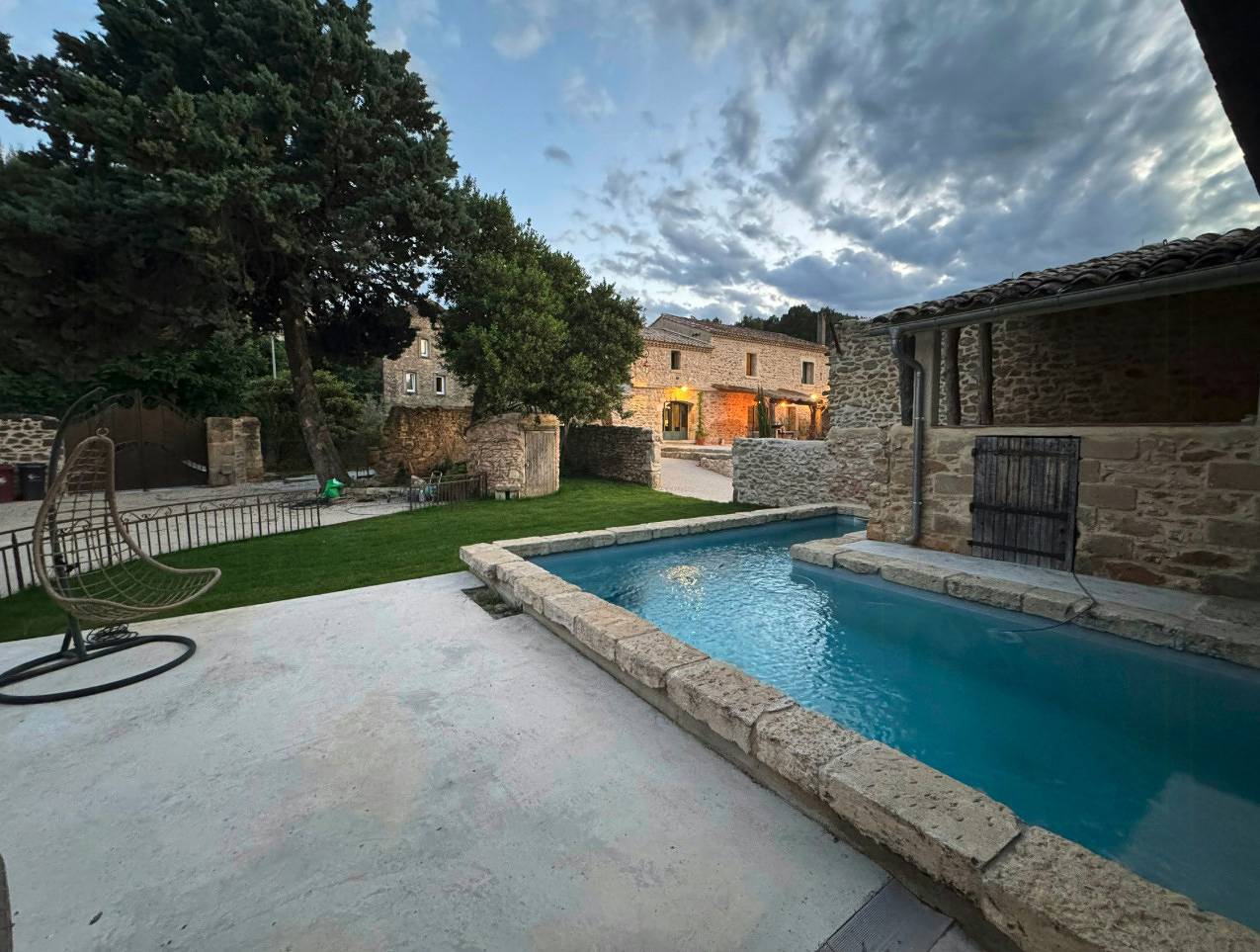 Steinhaus mit Pool zwischen Uzès und Avignon in Tresques, Nimes und Umgebung