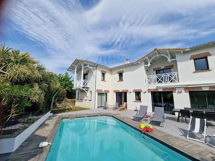 Villa pour 15 personnes, avec Balcon et Terrasse ainsi que Jardin et Piscine à Pornic