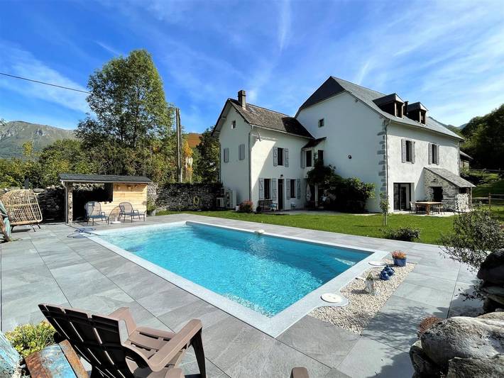 Chambre d’hôte pour 3 personnes, avec Terrasse et Jacuzzi ainsi que Jardin et Piscine dans Parc national des Pyrénées