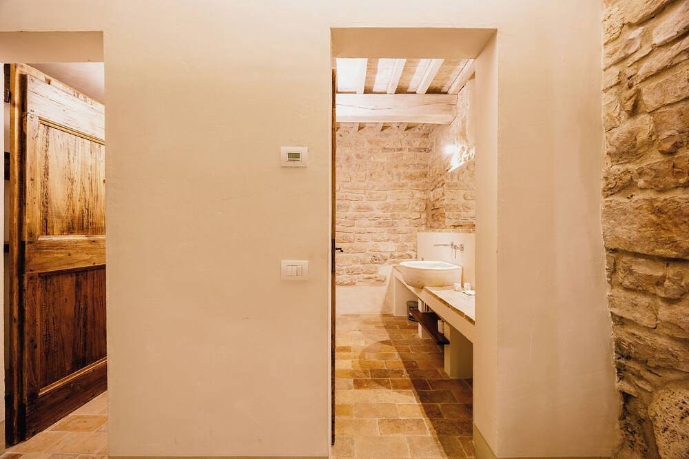 Entire apartment, Bhr - La Dimora delle Rose in Assisi, Perugia Province