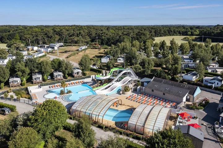 Camping pour 4 personnes, avec piscine et terrasse à La Trinité-sur-Mer