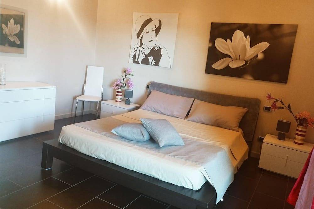 Casa vacanze con giardino e zona barbecue,3 camere letto,1 km dal mare in La Caletta, Siniscola