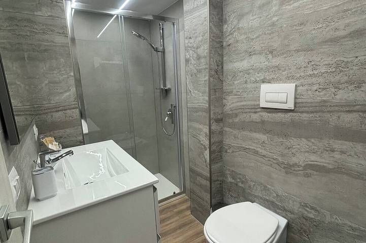 A 100 mt dal mare e dalla stazione ferroviaria, camere dotate di tutti i comfort in Nettuno, Provincia di Roma