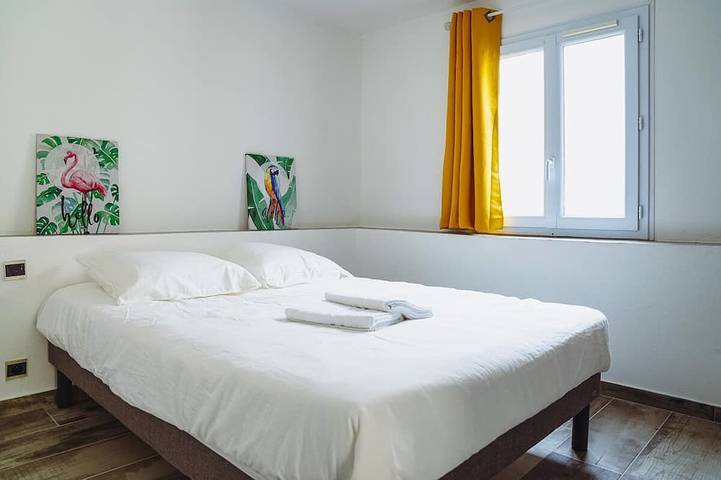 Gîte pour 4 personnes, avec jardin et piscine à Vallon-Pont-d'Arc - 2